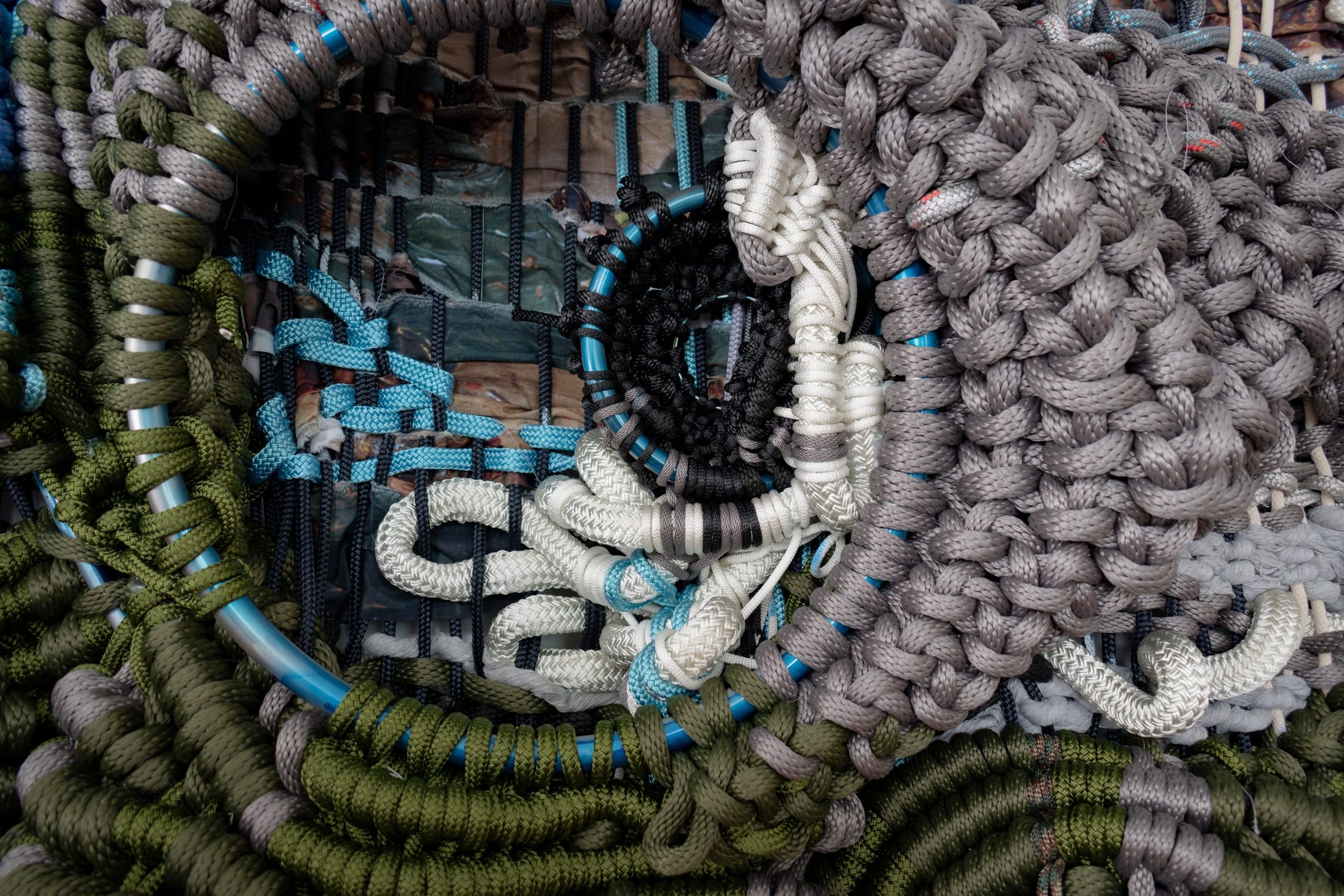 she is a living gate, an abyss, open before the moon (4)